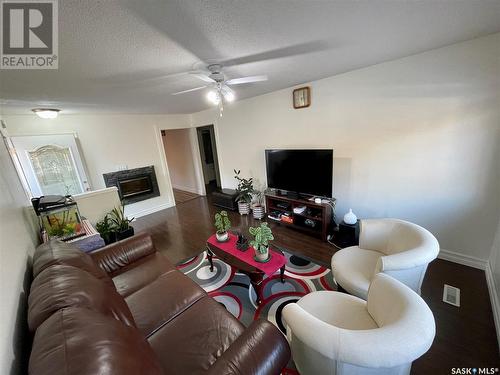 218 Upland Drive, Regina, SK - Indoor Photo Showing Living Room