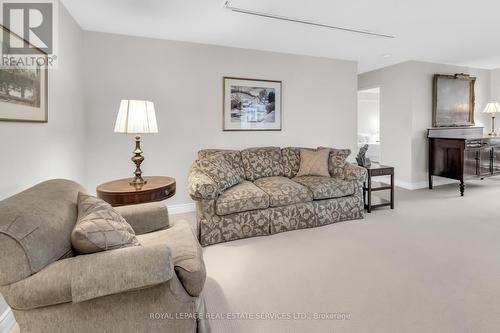 #603 -130 Carlton St, Toronto, ON - Indoor Photo Showing Living Room