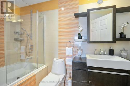 #705 -1 Maison Parc Crt, Vaughan, ON - Indoor Photo Showing Bathroom