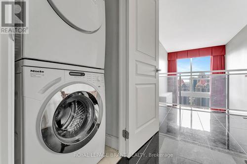 Ph07 - 3939 Duke Of York Boulevard, Mississauga, ON - Indoor Photo Showing Laundry Room