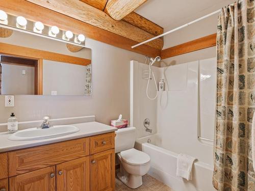 1254 Fosters Pl, Courtenay, BC - Indoor Photo Showing Bathroom