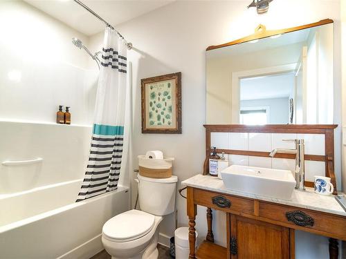 659 Petersen Rd, Campbell River, BC - Indoor Photo Showing Bathroom