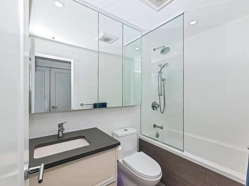 1601-777 Herald St, Victoria, BC - Indoor Photo Showing Bathroom