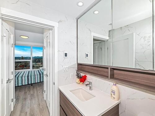 1601-777 Herald St, Victoria, BC - Indoor Photo Showing Bathroom