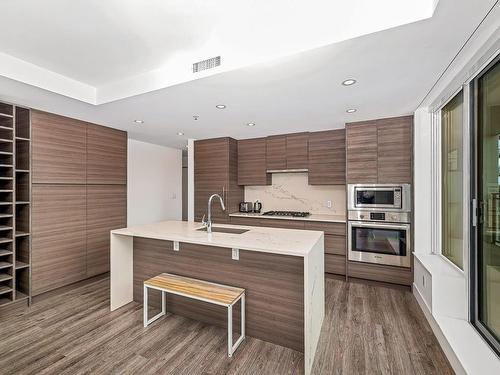 1601-777 Herald St, Victoria, BC - Indoor Photo Showing Kitchen With Upgraded Kitchen