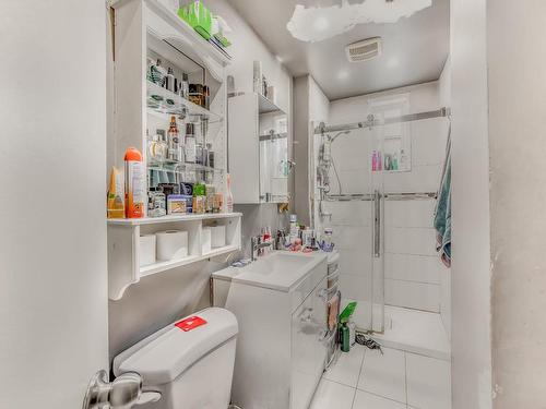 Bathroom - 2650  - 2654 Rue De Reading, Montréal (Le Sud-Ouest), QC - Indoor Photo Showing Laundry Room