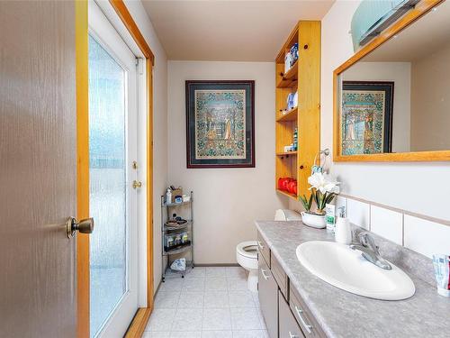 111 Seaview St, Sayward, BC - Indoor Photo Showing Bathroom