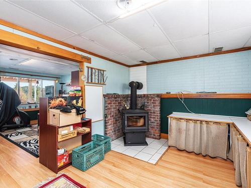 111 Seaview St, Sayward, BC - Indoor Photo Showing Other Room With Fireplace