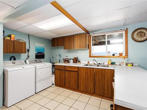 111 Seaview St, Sayward, BC - Indoor Photo Showing Laundry Room