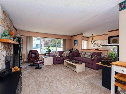111 Seaview St, Sayward, BC - Indoor Photo Showing Living Room With Fireplace