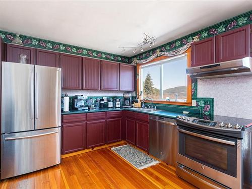 111 Seaview St, Sayward, BC - Indoor Photo Showing Kitchen With Double Sink