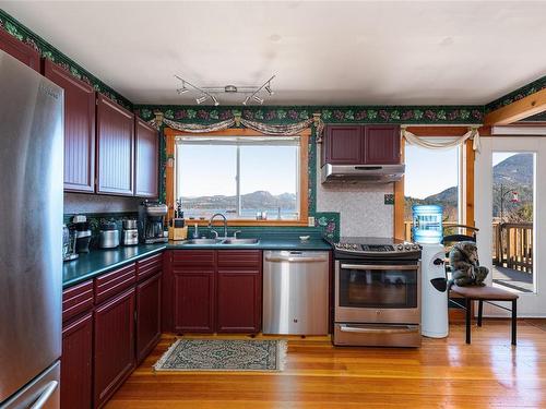 111 Seaview St, Sayward, BC - Indoor Photo Showing Kitchen With Double Sink