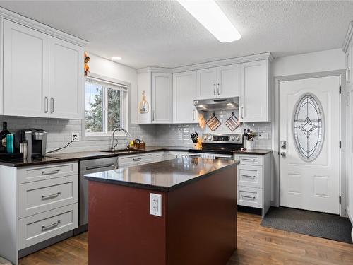 11306 Tassie Drive, Coldstream, BC - Indoor Photo Showing Kitchen With Upgraded Kitchen