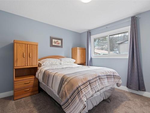 11306 Tassie Drive, Coldstream, BC - Indoor Photo Showing Bedroom