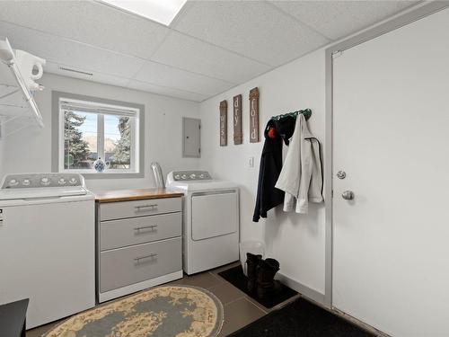11306 Tassie Drive, Coldstream, BC - Indoor Photo Showing Laundry Room