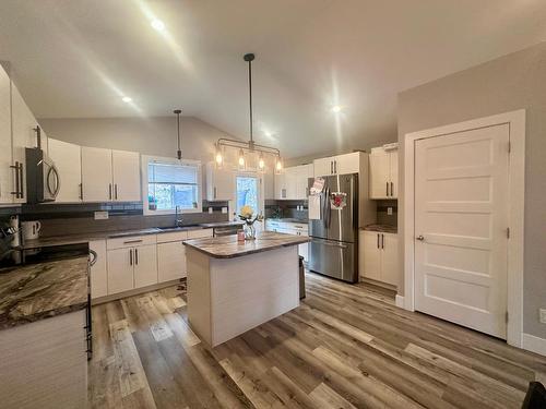 1 - 313 Lakeview Street, Castlegar, BC - Indoor Photo Showing Kitchen