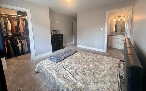 1 - 313 Lakeview Street, Castlegar, BC - Indoor Photo Showing Bedroom