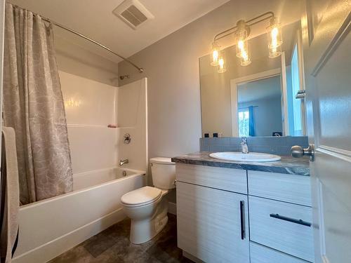 1 - 313 Lakeview Street, Castlegar, BC - Indoor Photo Showing Bathroom
