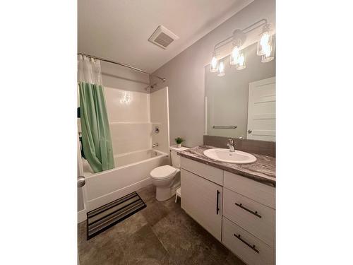 1 - 313 Lakeview Street, Castlegar, BC - Indoor Photo Showing Bathroom
