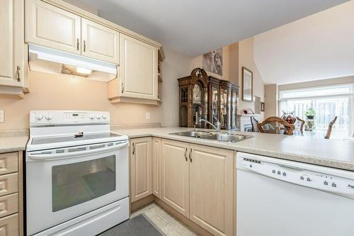 4300 Kalar Road|Unit #15, Niagara Falls, ON - Indoor Photo Showing Kitchen With Double Sink