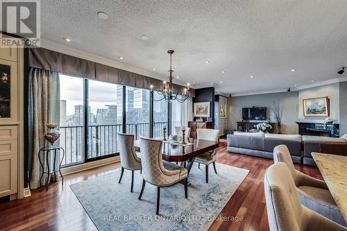 3508 - 33 Harbour Square, Toronto, ON - Indoor