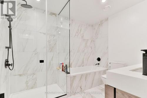 929 - 505 Richmond Street W, Toronto, ON - Indoor Photo Showing Bathroom