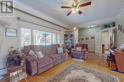 57 Park Crescent, Richmond Hill, ON - Indoor Photo Showing Living Room