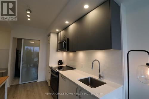 #316W -3 Rosewater St, Richmond Hill, ON - Indoor Photo Showing Kitchen With Upgraded Kitchen