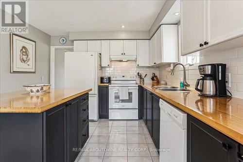 109 River Glen Blvd, Oakville, ON - Indoor Photo Showing Kitchen With Double Sink