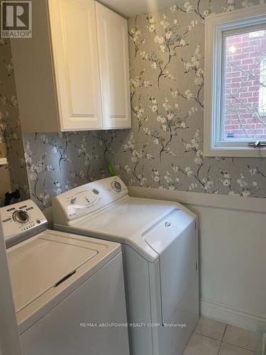 109 River Glen Blvd, Oakville, ON - Indoor Photo Showing Laundry Room