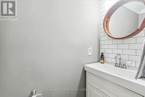 109 River Glen Blvd, Oakville, ON - Indoor Photo Showing Bathroom