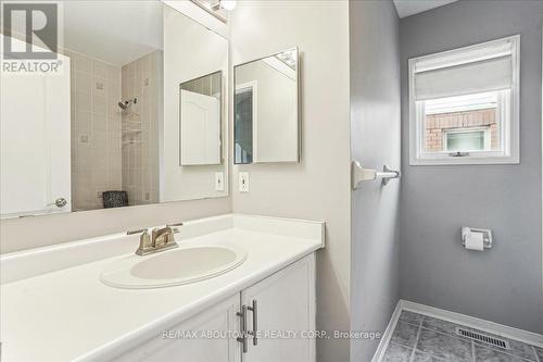 109 River Glen Blvd, Oakville, ON - Indoor Photo Showing Bathroom