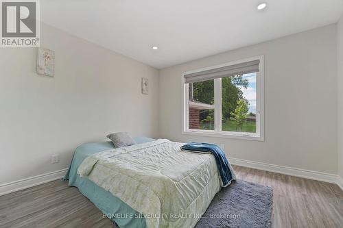 16817 22 Side Rd, Halton Hills, ON - Indoor Photo Showing Bedroom
