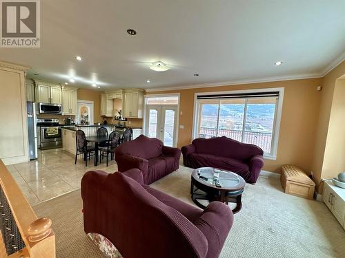 5418 Snowbrush Street, Oliver, BC - Indoor Photo Showing Living Room