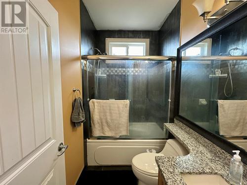 5418 Snowbrush Street, Oliver, BC - Indoor Photo Showing Bathroom