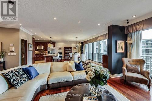Ph3508 - 33 Harbour Square, Toronto, ON - Indoor Photo Showing Living Room