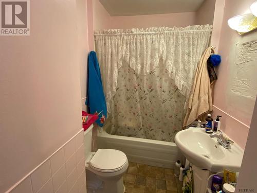 42 Woods St, Kirkland Lake, ON - Indoor Photo Showing Bathroom