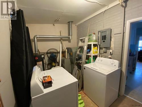 42 Woods St, Kirkland Lake, ON - Indoor Photo Showing Laundry Room