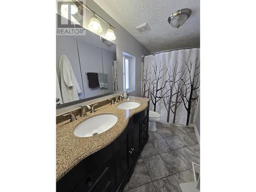 820 Beaven Crescent, Valemount, BC - Indoor Photo Showing Bathroom