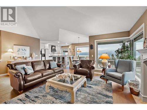 4074 Gellatly Road Unit# 181, West Kelowna, BC - Indoor Photo Showing Living Room