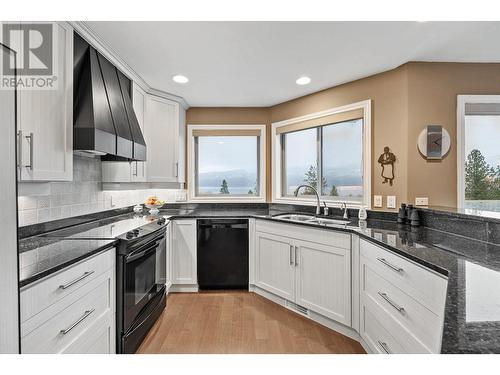 4074 Gellatly Road Unit# 181, West Kelowna, BC - Indoor Photo Showing Kitchen With Double Sink With Upgraded Kitchen