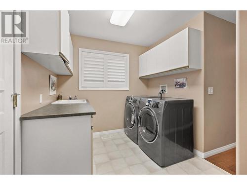 4074 Gellatly Road Unit# 181, West Kelowna, BC - Indoor Photo Showing Laundry Room