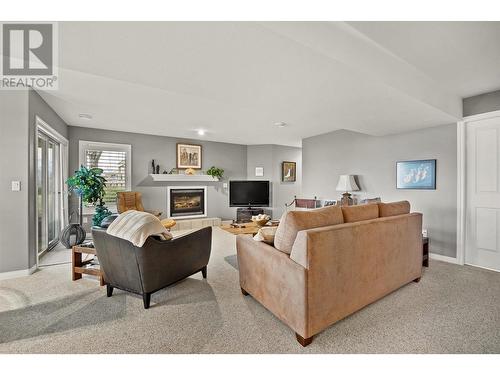 4074 Gellatly Road Unit# 181, West Kelowna, BC - Indoor Photo Showing Living Room With Fireplace
