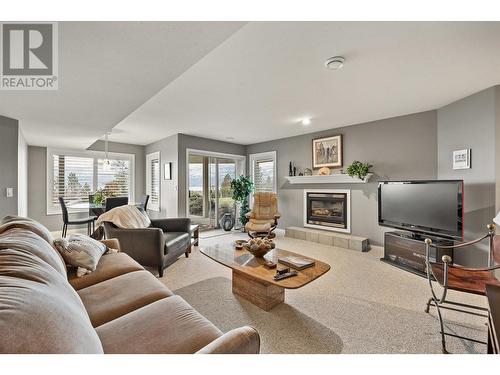 4074 Gellatly Road Unit# 181, West Kelowna, BC - Indoor Photo Showing Living Room With Fireplace