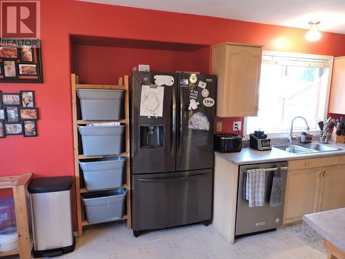 415 Hatton Avenue, Midway, BC - Indoor Photo Showing Kitchen With Double Sink