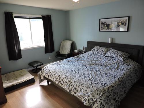415 Hatton Avenue, Midway, BC - Indoor Photo Showing Bedroom