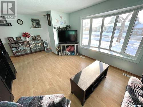 2129 101St Crescent, North Battleford, SK - Indoor Photo Showing Living Room