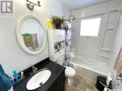 2129 101St Crescent, North Battleford, SK - Indoor Photo Showing Bathroom