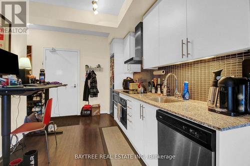 2221 - 352 Front Street W, Toronto, ON - Indoor Photo Showing Kitchen