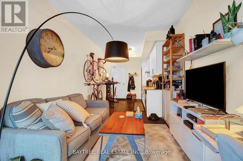 #2221 -352 Front St W, Toronto, ON - Indoor Photo Showing Living Room